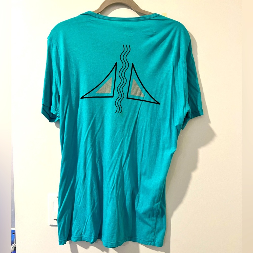 Men's LIFESTYLES Hawaii Turquoise Tissue T-shirt Sz. M MSRP: $49